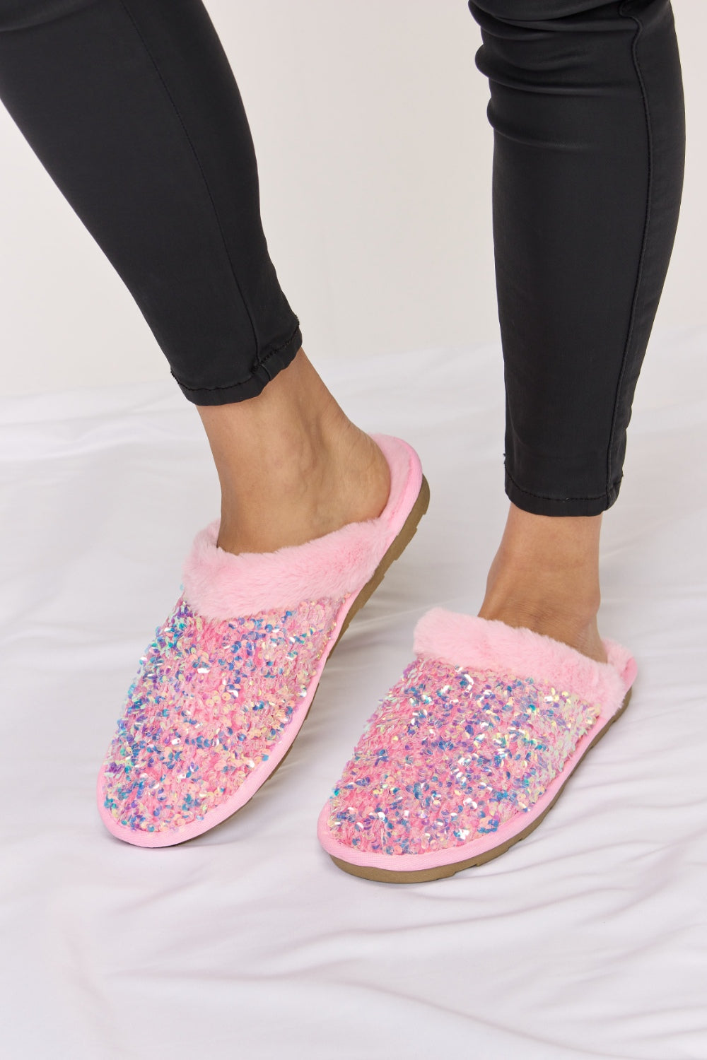  Sequin Plush Round Toe Slippers Trendsi