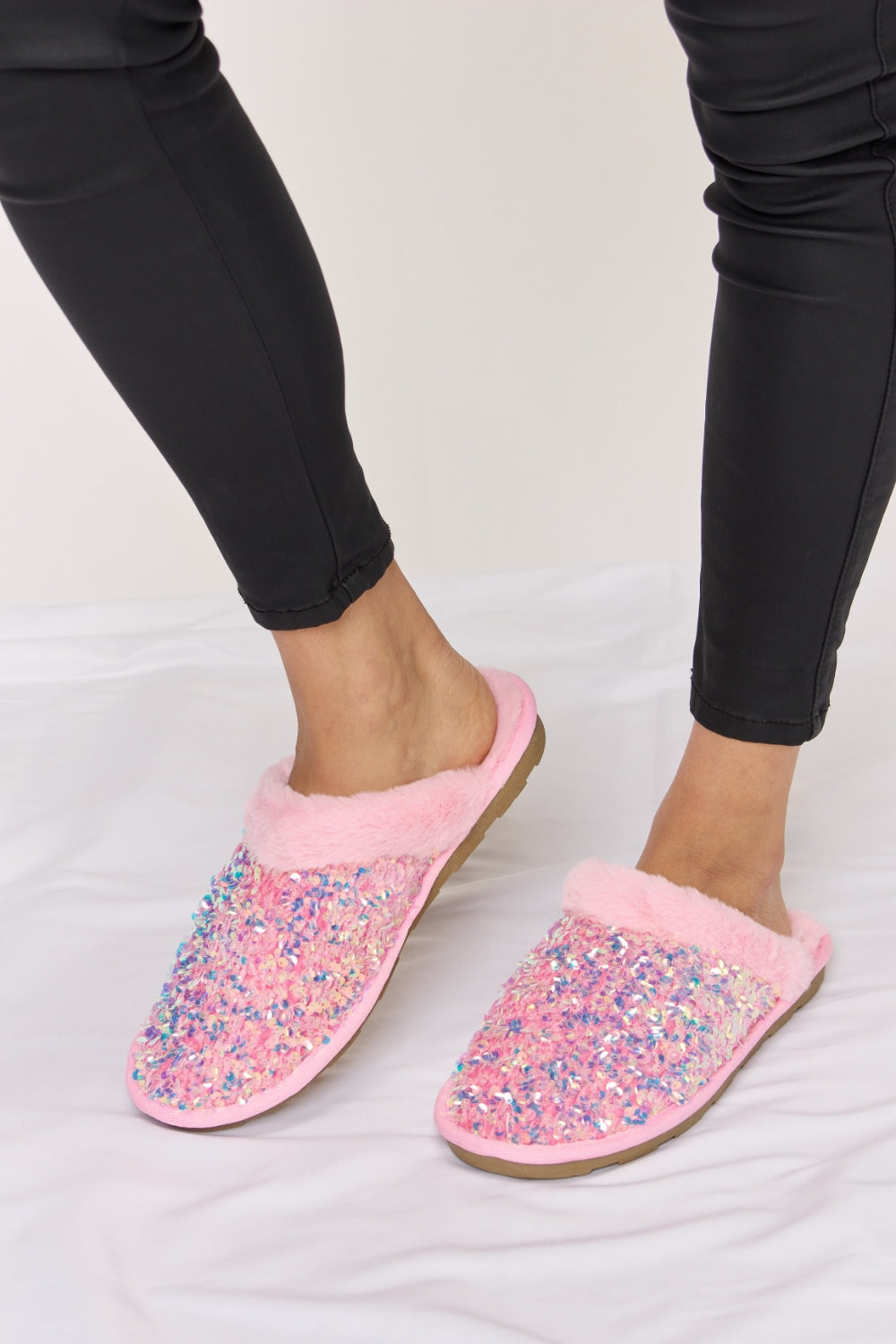  Sequin Plush Round Toe Slippers Trendsi