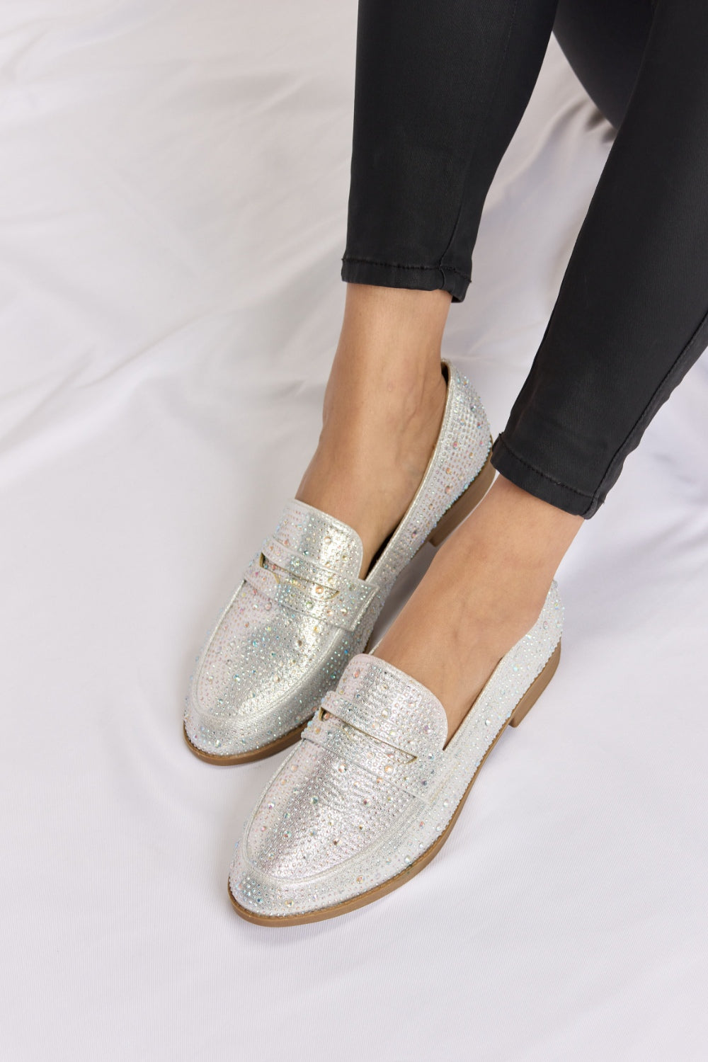  Rhinestone Point Toe Loafers Trendsi