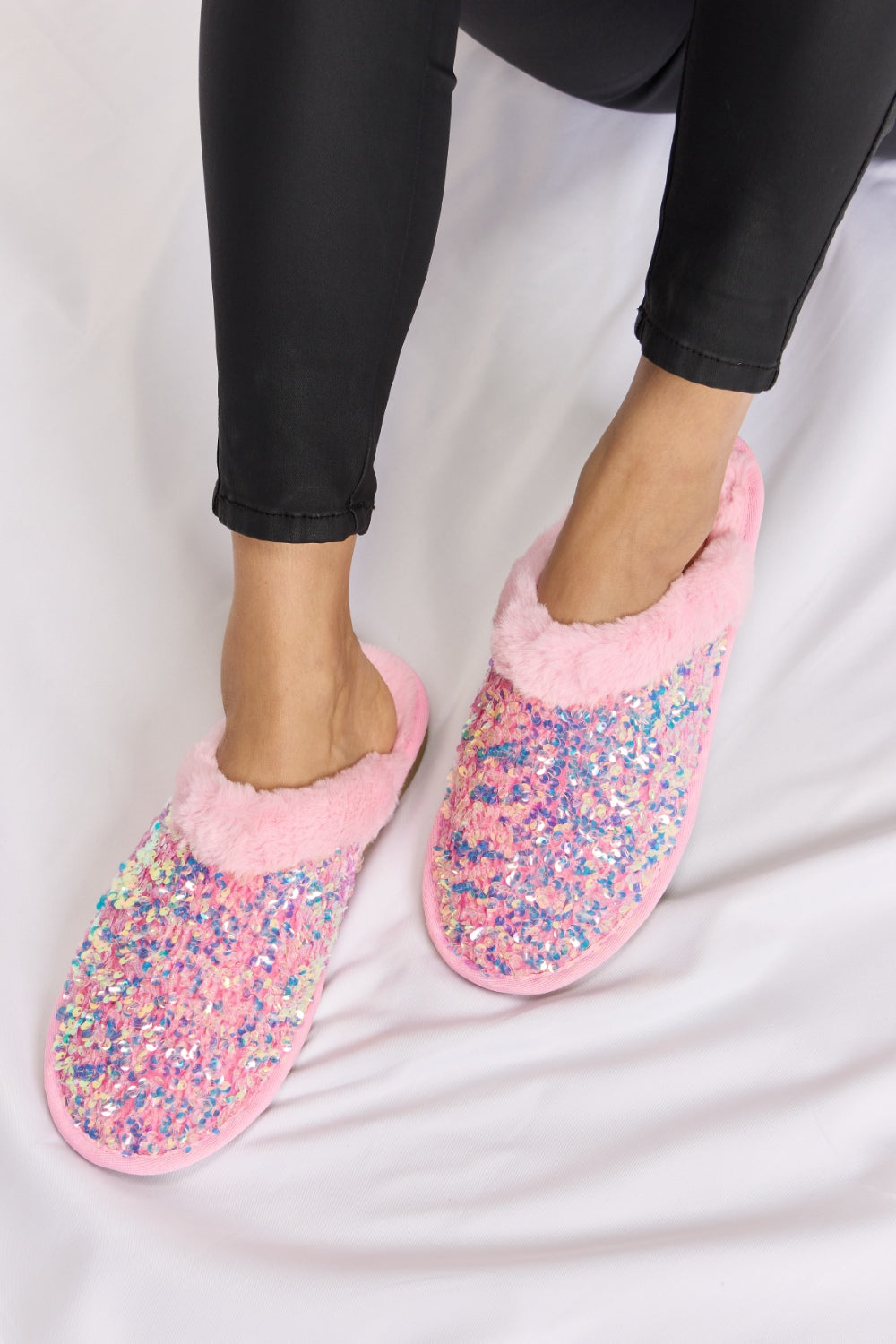  Sequin Plush Round Toe Slippers Trendsi