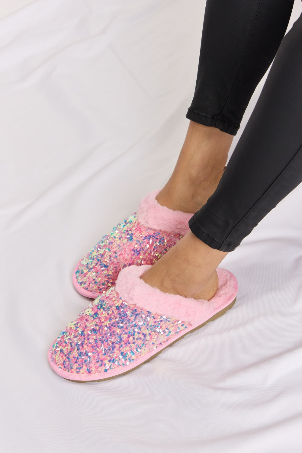  Sequin Plush Round Toe Slippers Trendsi