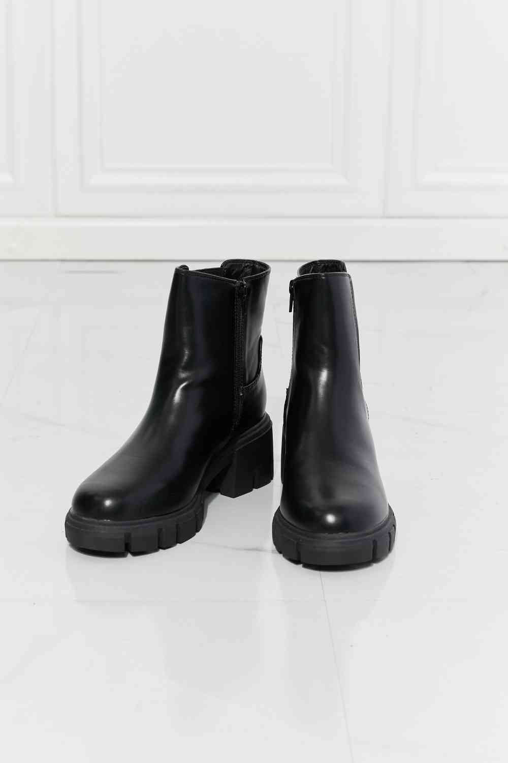 MMShoes What It Takes Lug Sole Chelsea Boots in Black Trendsi