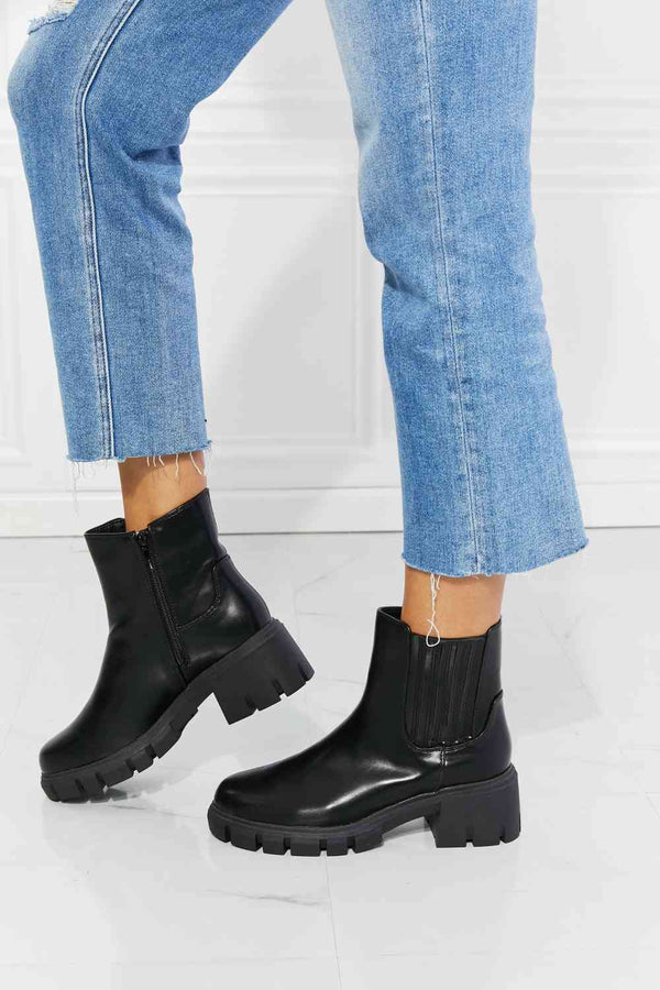 MMShoes What It Takes Lug Sole Chelsea Boots in Black Trendsi