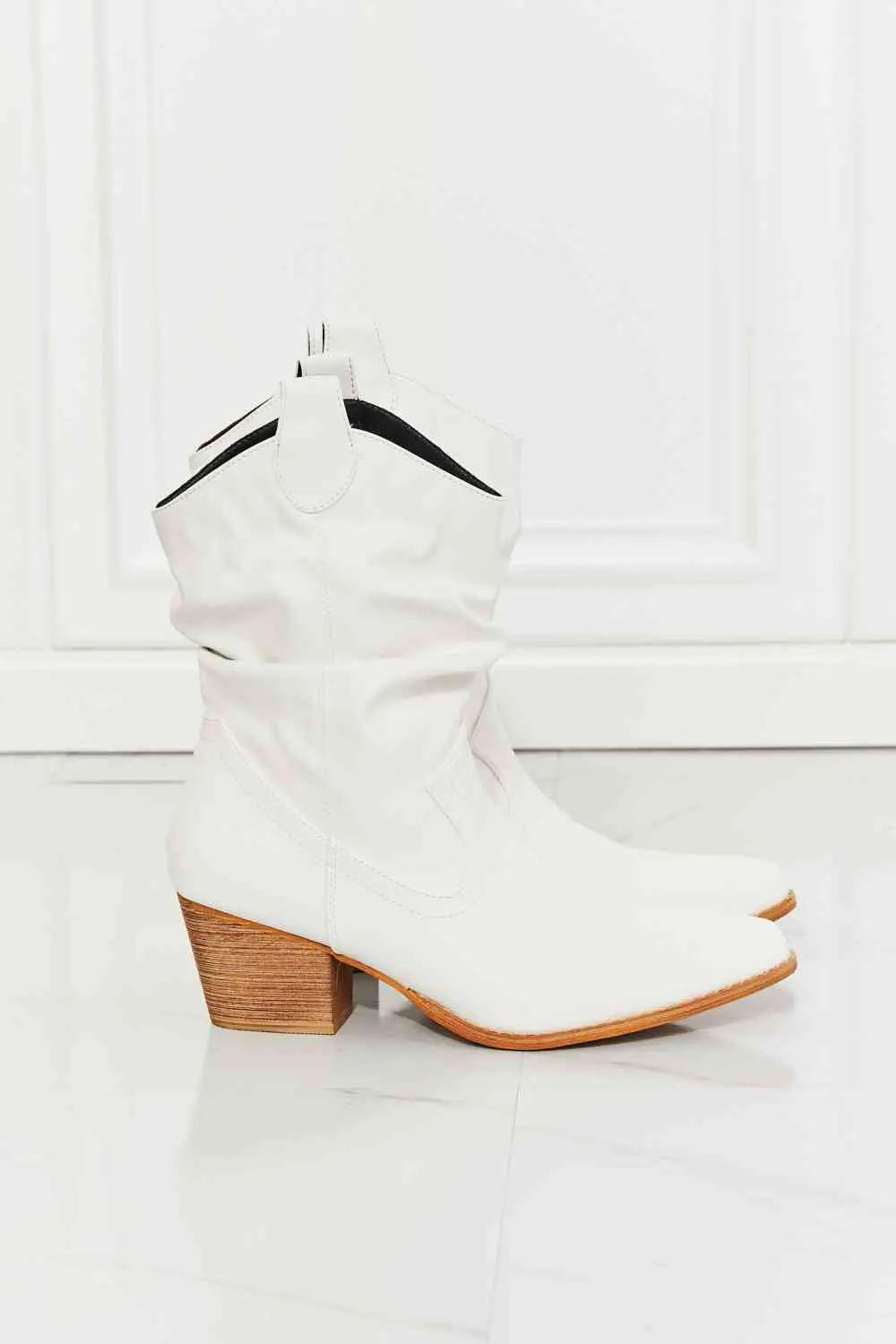 MMShoes Better in Texas Scrunch Cowboy Boots in White Trendsi