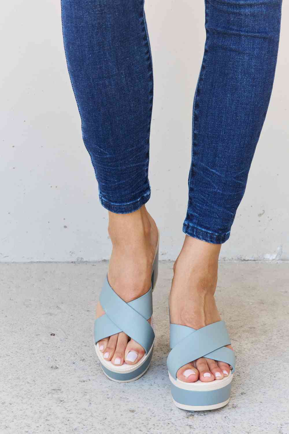  Cherish The Moments Contrast Platform Sandals in Misty Blue Trendsi