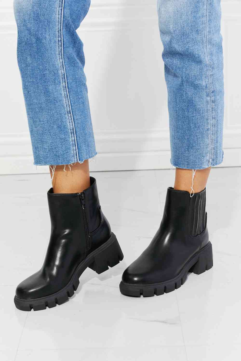 MMShoes What It Takes Lug Sole Chelsea Boots in Black Trendsi