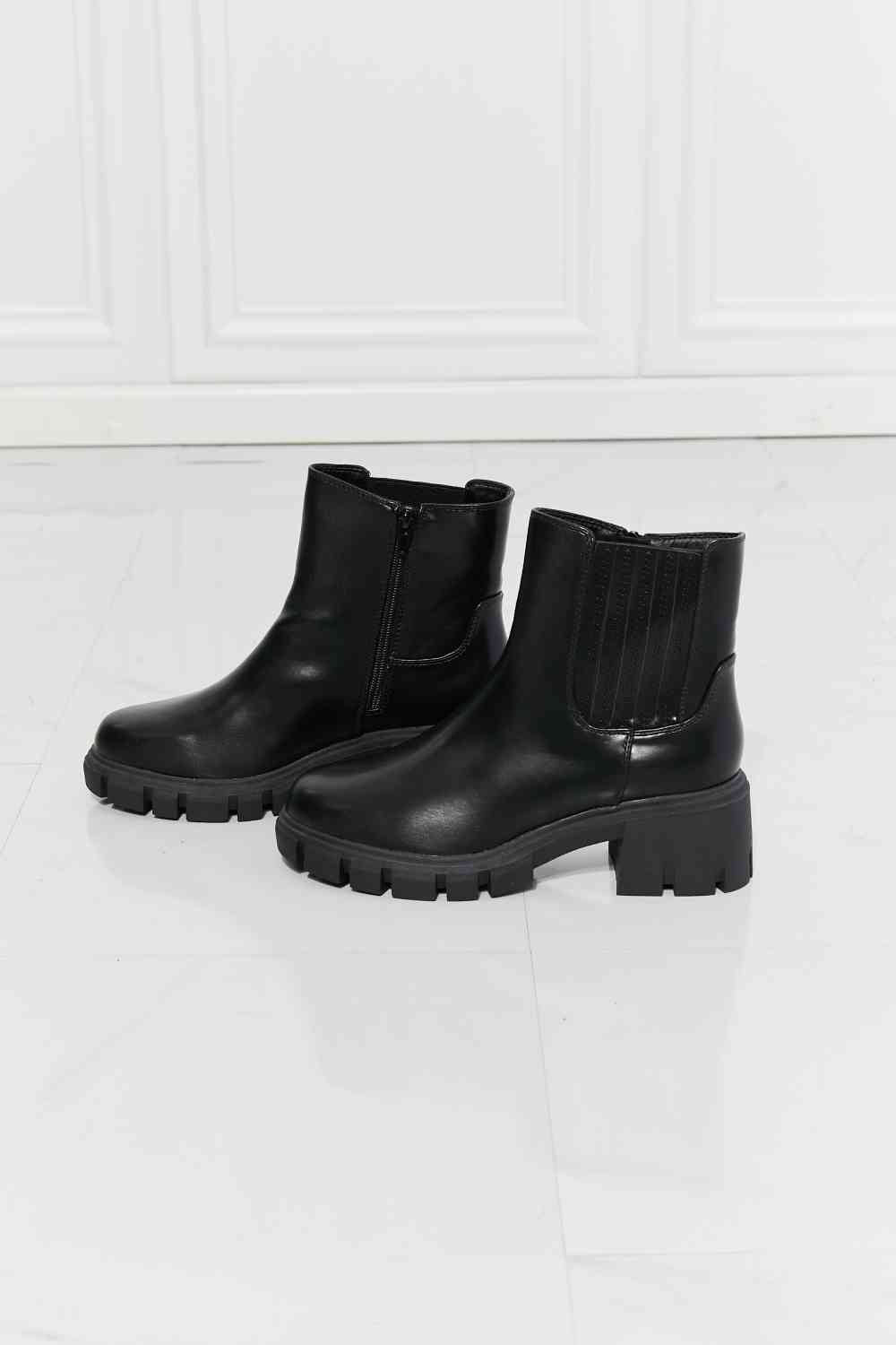 MMShoes What It Takes Lug Sole Chelsea Boots in Black Trendsi