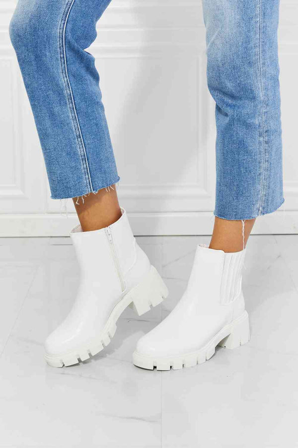 MMShoes What It Takes Lug Sole Chelsea Boots in White Trendsi