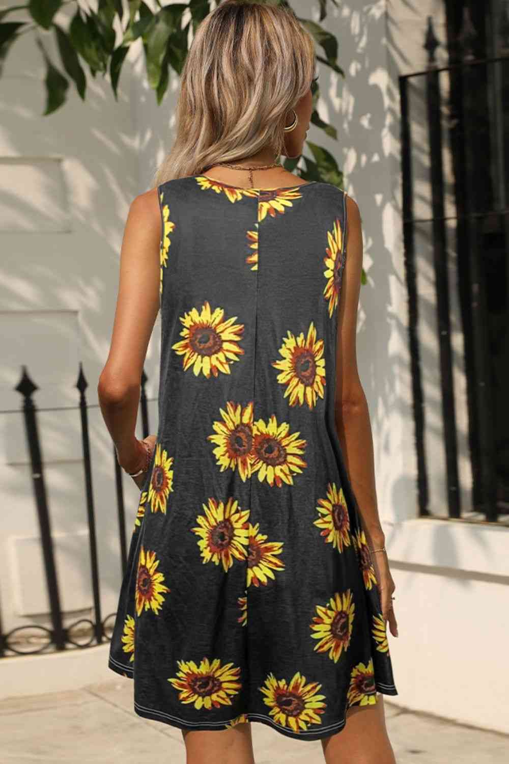 Printed Round Neck Sleeveless Dress with Pockets -BazaarBey - www.shopbazaarbey.com