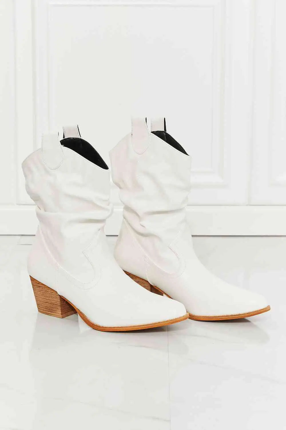 MMShoes Better in Texas Scrunch Cowboy Boots in White Trendsi