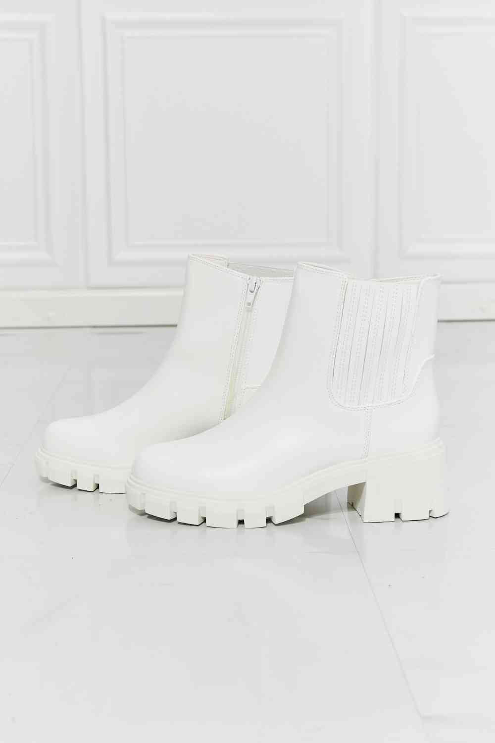 MMShoes What It Takes Lug Sole Chelsea Boots in White Trendsi