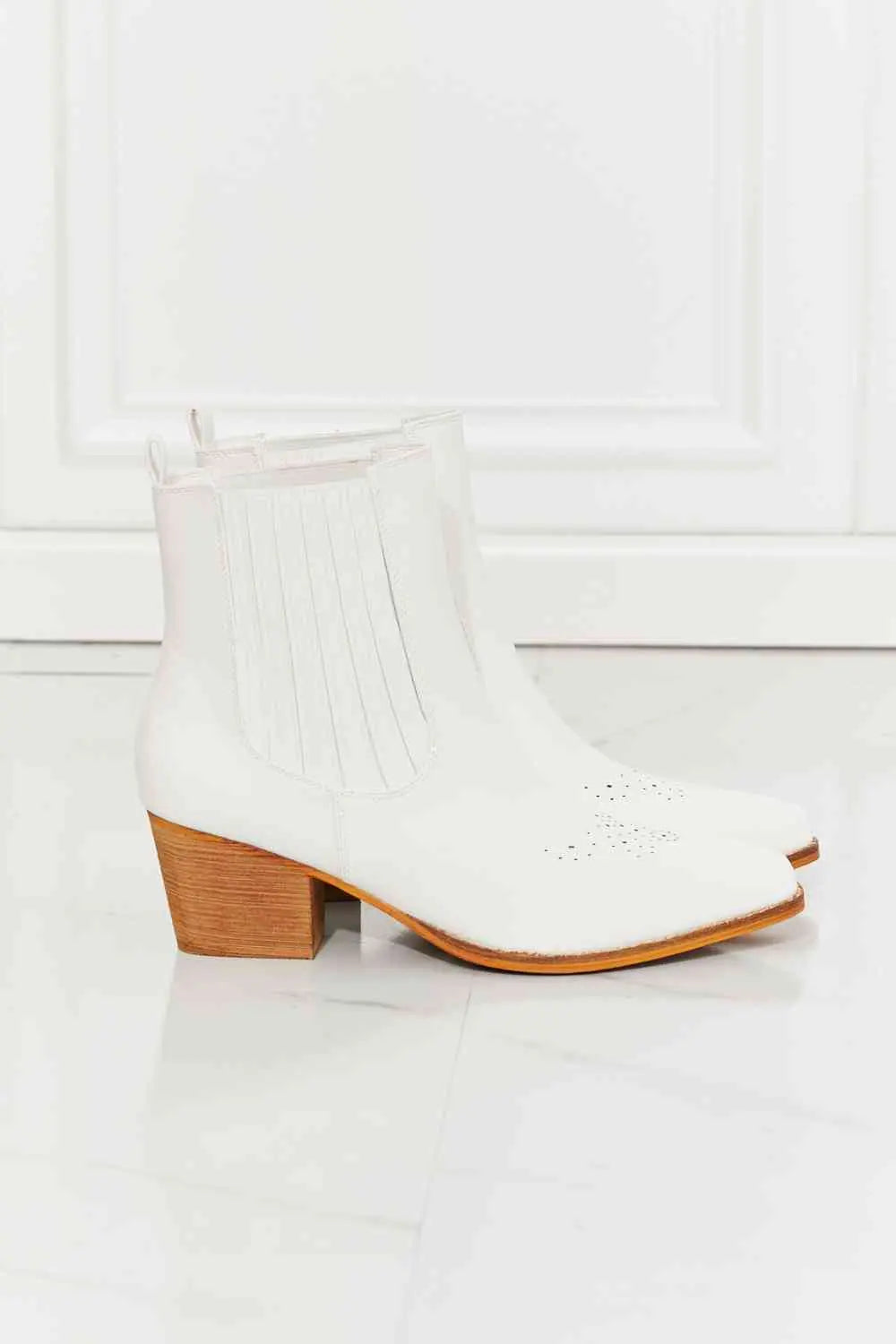 MMShoes Love the Journey Stacked Heel Chelsea Boot in White Trendsi