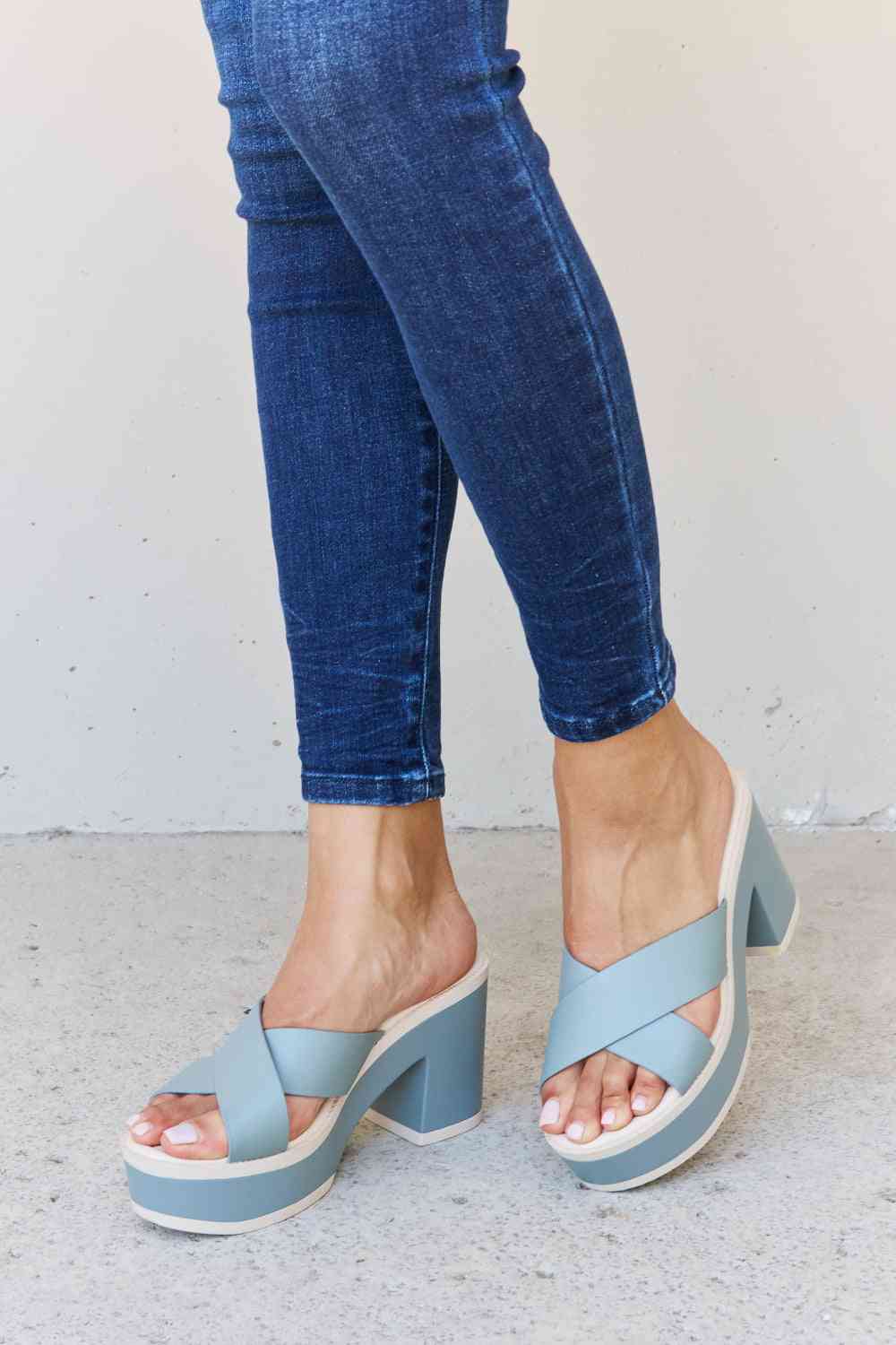  Cherish The Moments Contrast Platform Sandals in Misty Blue Trendsi