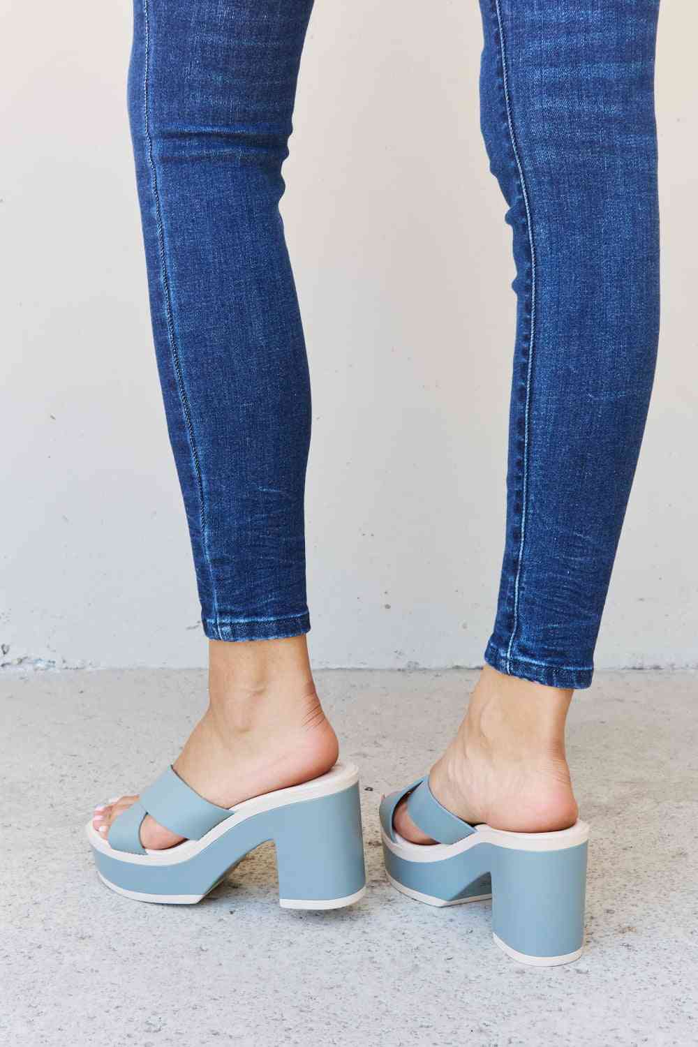  Cherish The Moments Contrast Platform Sandals in Misty Blue Trendsi