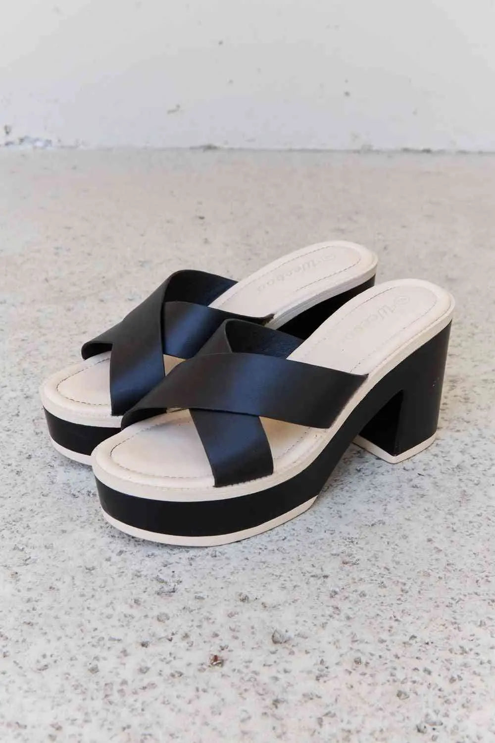  Cherish The Moments Contrast Platform Sandals in Black Trendsi